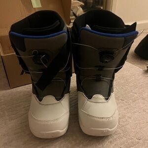 K2 womens snowboard boots white/grey/blue size 5